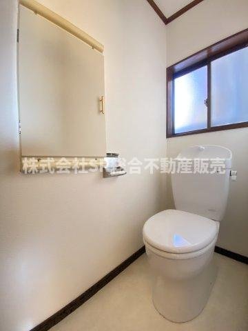 若江本町2丁目中古戸建のトイレ|温水洗浄便座付きに入替のご希望がございましたら、ご相談ください。