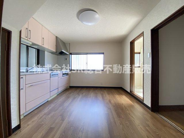 若江本町2丁目中古戸建の居間・リビング|使いやすい居間です