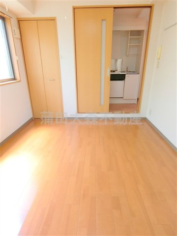 シュガーポートの居間・リビング|南向きの洋室　