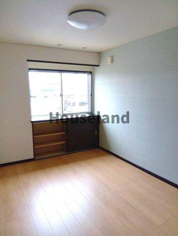 築港一戸建の洋室