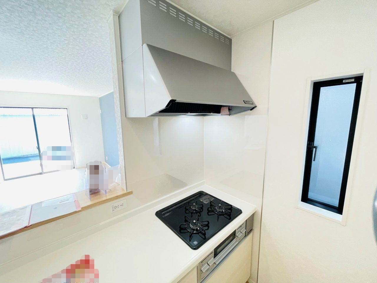 岡崎市上地町第7　新築分譲住宅　全2棟　2号棟のキッチン|便利な3口コンロ。