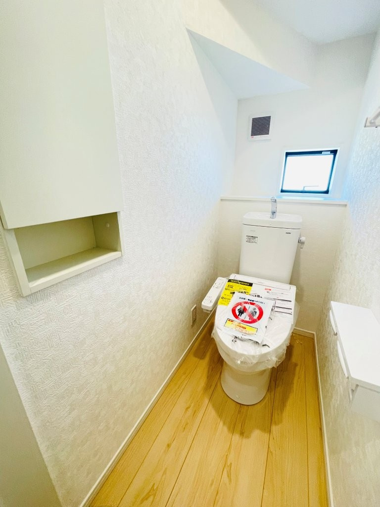 岡崎市上地町第7　新築分譲住宅　全2棟　2号棟のトイレ|1階、2階とも温水洗浄機能付きトイレです。