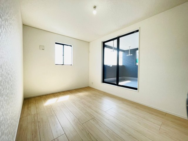 岡崎市上地町第7　新築分譲住宅　全2棟　2号棟の洋室|居室は、収納つきで子ども部屋や寝室など多彩な用途の利用ができます♪