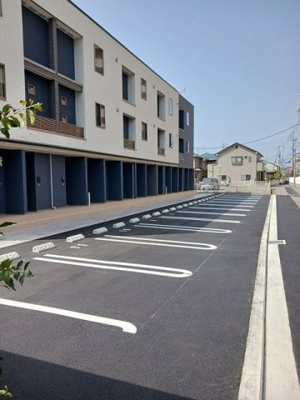 【駐車場】 | メゾン・サクラメントサウス | 駐車スペースもあります