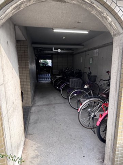 【その他共用部分】 | グランピア長居公園 | 自転車置き場になります。