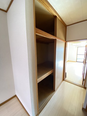 【内装】 | ウインズ | 1階廊下収納
