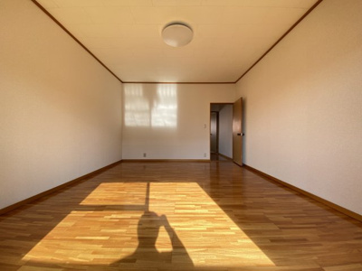 【洋室】 | ウインズ | 2階洋室10帖