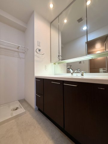 エクセレント上大川前通の独立洗面台