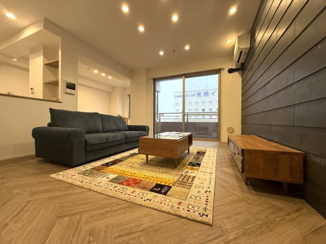 エクセレント上大川前通の居間・リビング