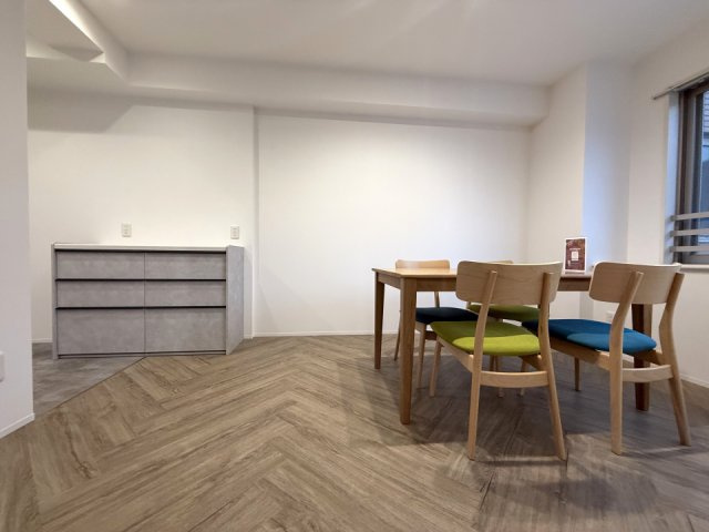 エクセレント上大川前通の居間・リビング