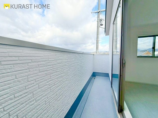 京都市右京区嵯峨野南浦町　新築戸建のバルコニー