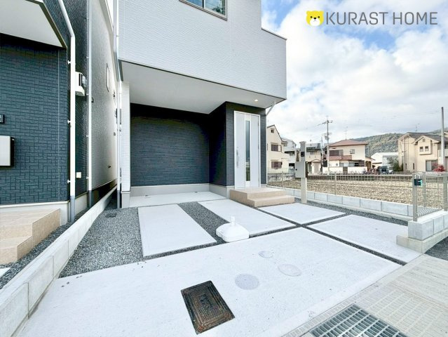 京都市右京区嵯峨野南浦町　新築戸建の駐車場