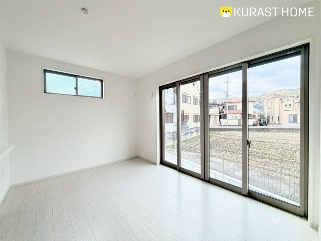 京都市右京区嵯峨野南浦町　新築戸建の居間・リビング