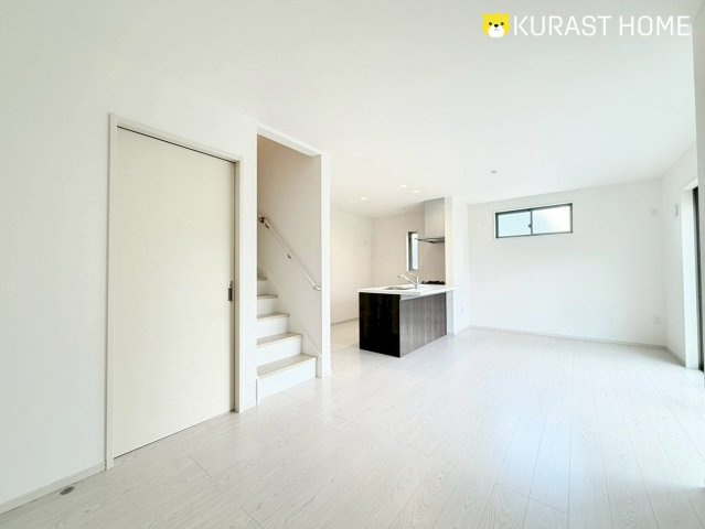 京都市右京区嵯峨野南浦町　新築戸建の居間・リビング