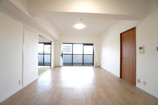 【居間・リビング】 | 【上質リフォーム】カルム宮島口 | 室内（2026年1月6日11：00頃）撮影
