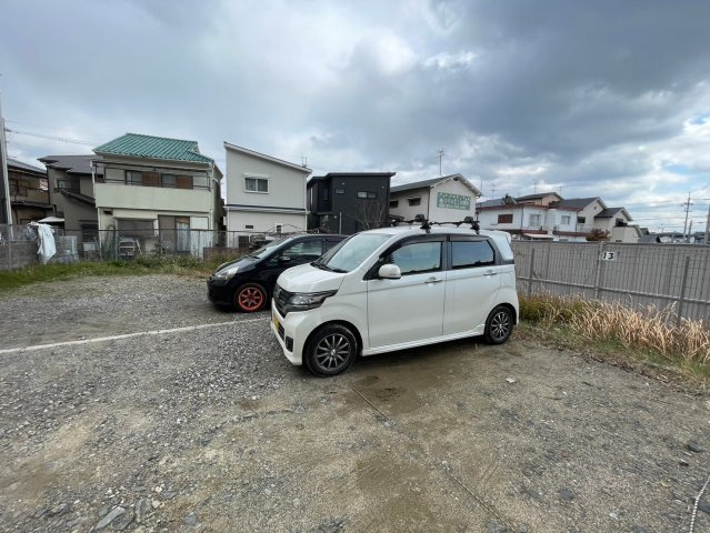 メゾン東茨木の駐車場