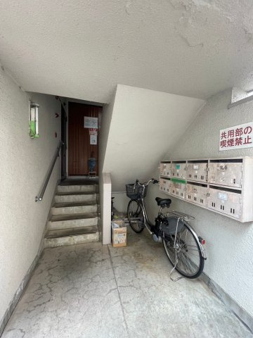 メゾン東茨木のエントランス