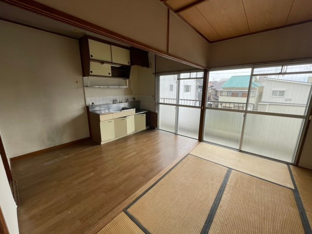 メゾン東茨木の居間・リビング