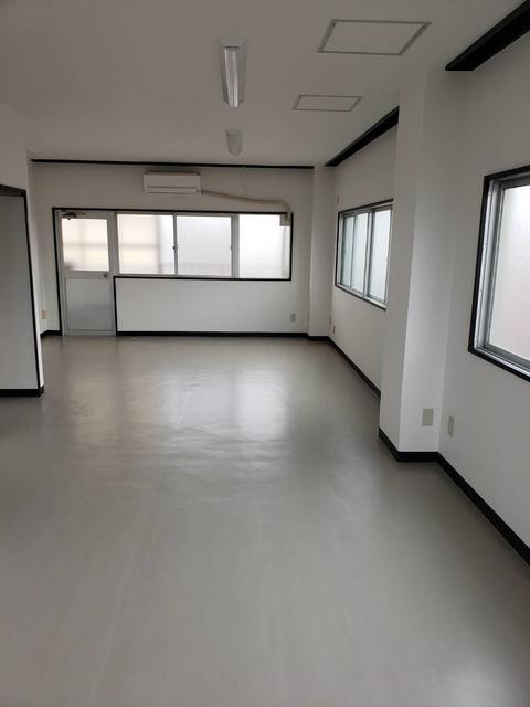 長寿庵ビル３階の居間・リビング| 