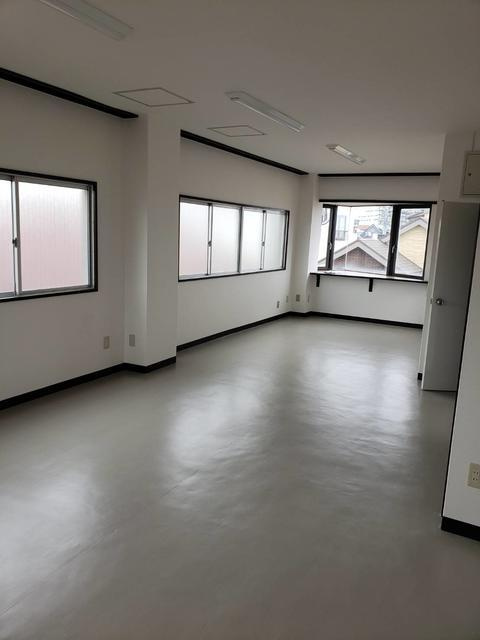 長寿庵ビル３階の居間・リビング| 