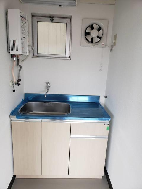 長寿庵ビル３階のキッチン| 