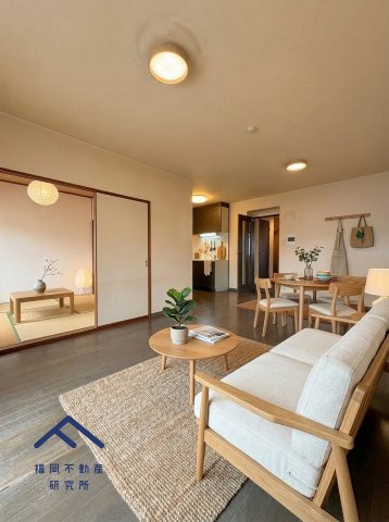 ロワールマンション空港南の外観