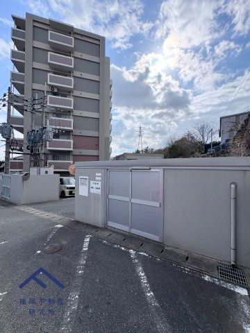 ロワールマンション空港南の駐車場