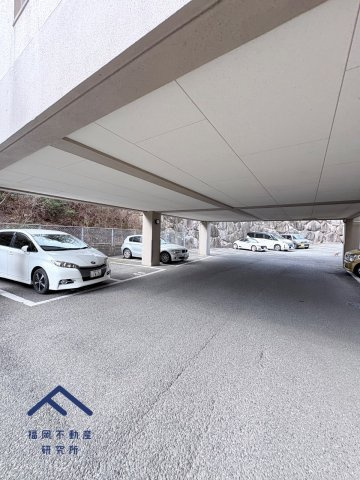 ロワールマンション空港南の駐車場
