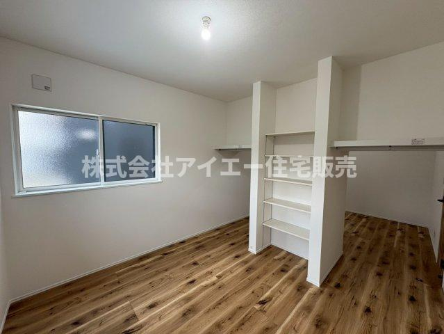 ♪♪宜野湾市大山4丁目-2号棟（全2棟）の洋室|落ち着いた色調の洋室です