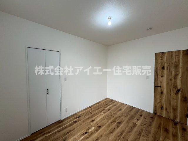 ♪♪宜野湾市大山4丁目-2号棟（全2棟）の洋室|落ち着いた色調の洋室です