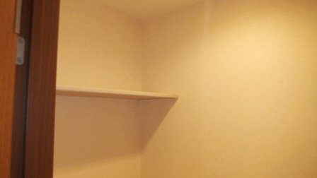シェリエールＢのトイレ|トイレの上の棚です。
