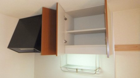 シェリエールＢのキッチン|キッチン上の収納です。