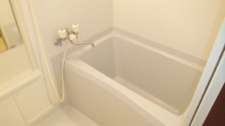 シェリエールＢの浴室|キレイなお風呂です。