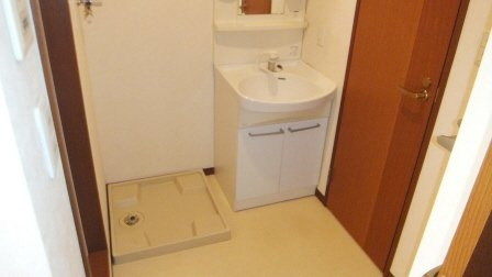 シェリエールＢの洗面所|室内洗濯機置場あります。