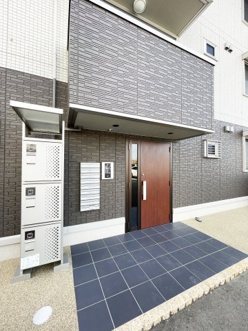 セレーノ南田宮のエントランス