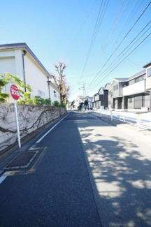 【前面道路含む現地写真】 | 【仲介手数料無料！！】府中市四谷2丁目　新築戸建て（全4棟）1号棟　5380万円