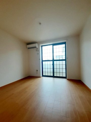 【居間・リビング】 | ハイツプレアリー | ゆったり過ごせる居間です