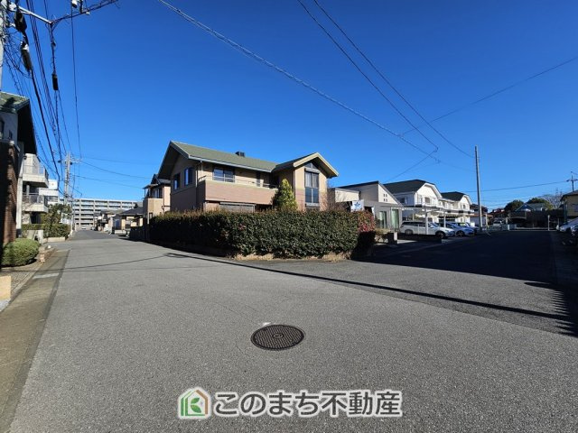 KEM下野市医大前四丁目1期　中古戸建の前面道路含む現地写真|自治医大駅近くの南西角地の好立地！