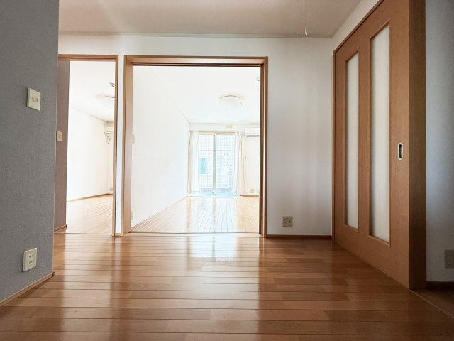サンハイム B棟の居間・リビング