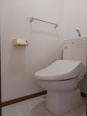 【トイレ】 | ドルチェ・マンダリーノ　Ａ | 清潔感のあるトイレです