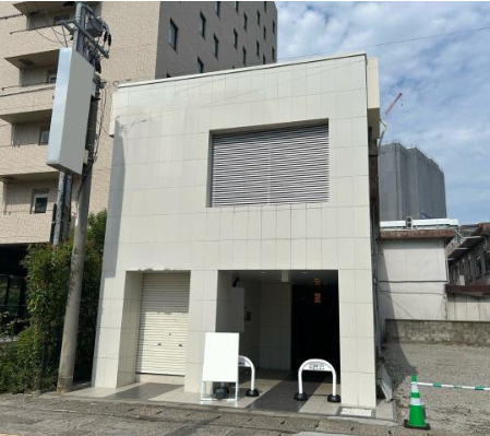 近江八幡市鷹飼町の店舗事務所の外観