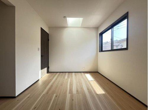 半田市上池町1丁目　全2棟の洋室|洋室6帖♪