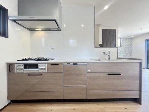 半田市上池町1丁目　全2棟のキッチン|システムキッチン☆　食器乾燥機付き！