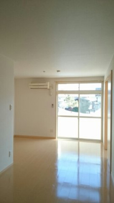 【居間・リビング】 | ドミール・ジョリー | リビングです