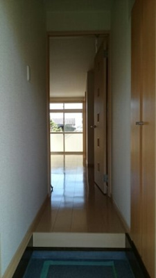 【玄関】 | ドミール・ジョリー | 収納もある玄関です