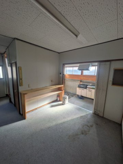 【居間・リビング】 | 岐阜市若宮町！中古住宅登場です♪お車スペース3台可能！2階は広いフリースペースとなっております♪ | 岐阜市若宮町！中古住宅登場です♪お車スペース3台可能！2階は広いフリースペースとなっております♪