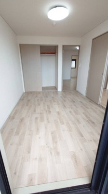 【収納】 | ロイヤルガーデン杉山 | 301号室は和室6帖　押入