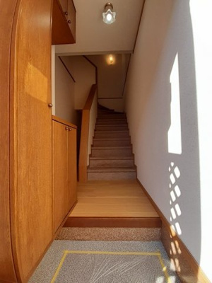 【玄関】 | セレッソハイツＢ | 明るい玄関です