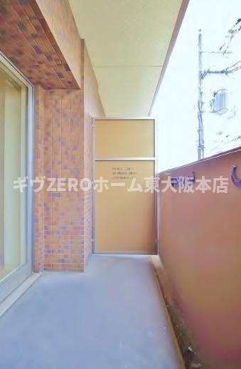 ライジングコート岸里玉出駅前　仲介手数料無料のバルコニー