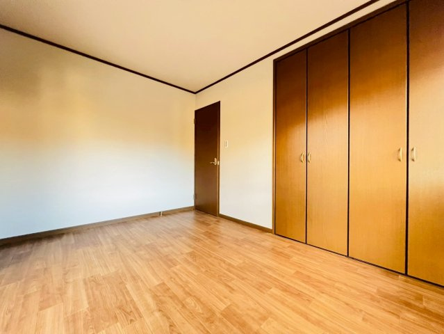下畑町戸建の寝室